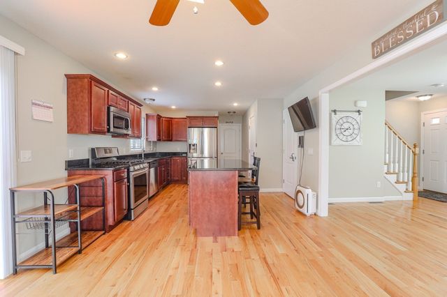 122 Ambrose St, Springfield, MA 01109