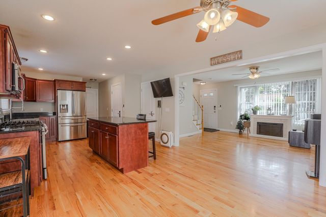 122 Ambrose St, Springfield, MA 01109