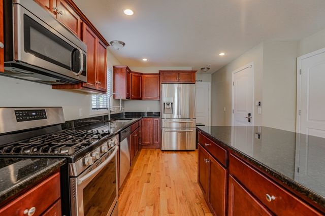 122 Ambrose St, Springfield, MA 01109