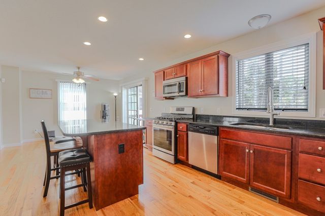 122 Ambrose St, Springfield, MA 01109