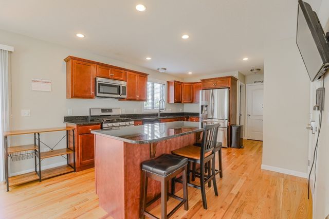 122 Ambrose St, Springfield, MA 01109