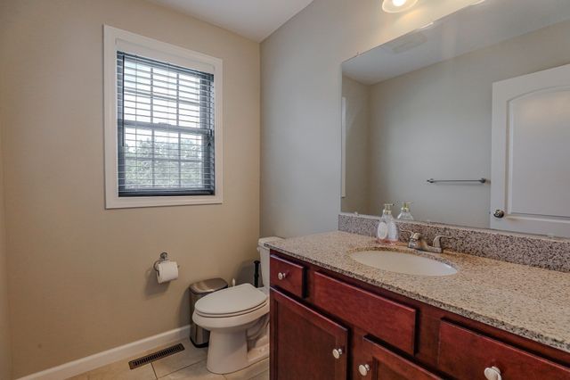 122 Ambrose St, Springfield, MA 01109
