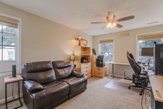 122 Ambrose St, Springfield, MA 01109