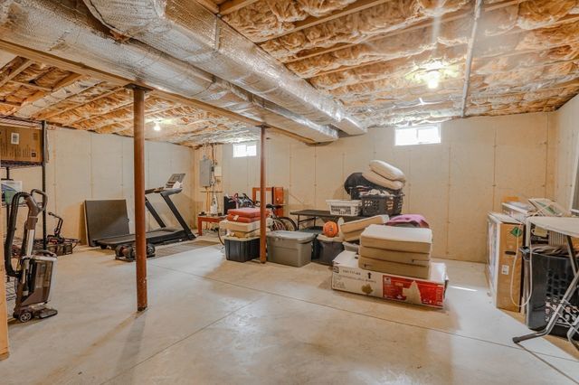122 Ambrose St, Springfield, MA 01109