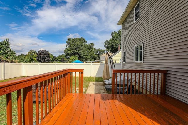 122 Ambrose St, Springfield, MA 01109