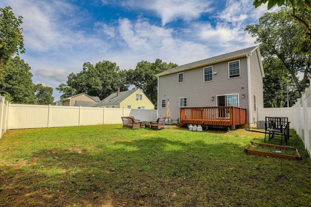 122 Ambrose St, Springfield, MA 01109