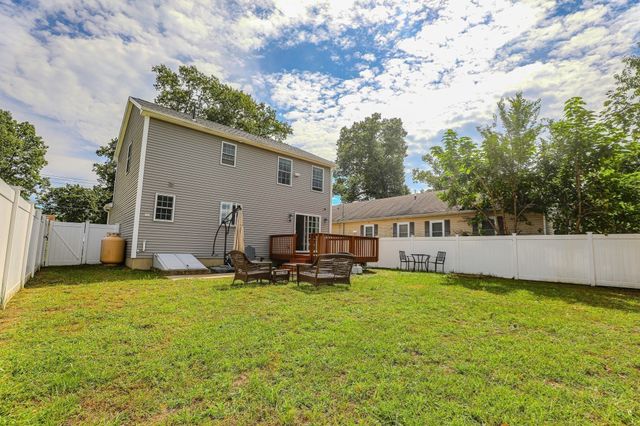 122 Ambrose St, Springfield, MA 01109