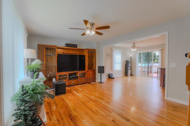 122 Ambrose St, Springfield, MA 01109