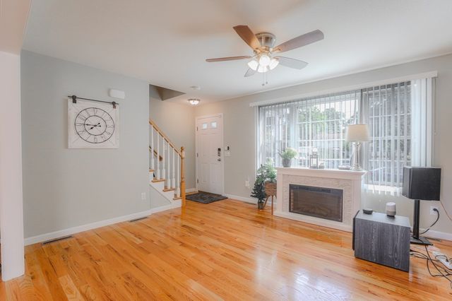 122 Ambrose St, Springfield, MA 01109