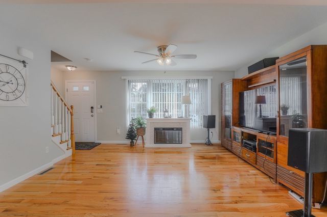 122 Ambrose St, Springfield, MA 01109
