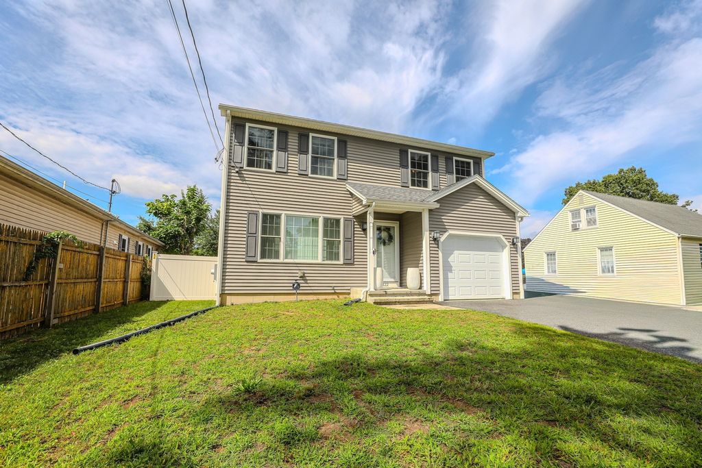 122 Ambrose St, Springfield, MA 01109