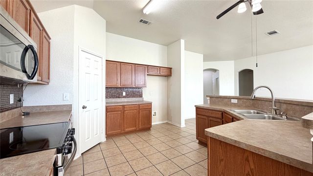 1648 Northview Drive, Grand Prairie, TX 75051