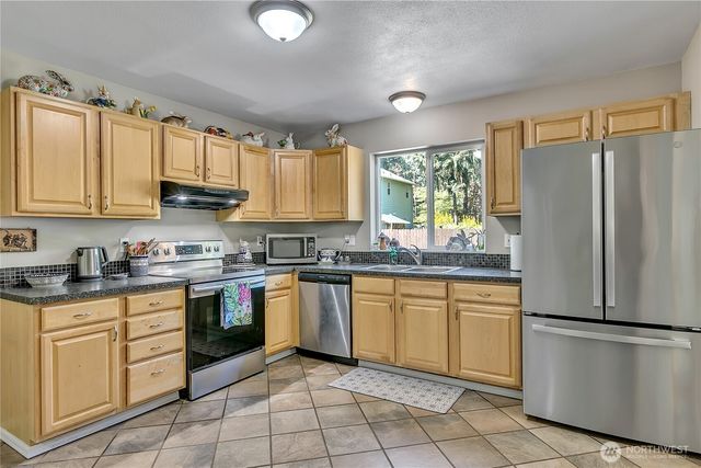 10 E Lynda Lane W, Shelton, WA 98584