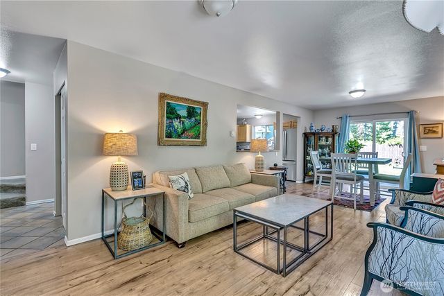 10 E Lynda Lane W, Shelton, WA 98584