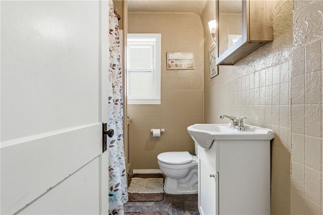 526 Dippold Ave, Baden, PA 15005