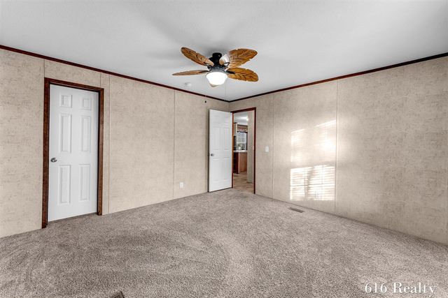 1412 Red Oak Lane, Belmont, MI 49306