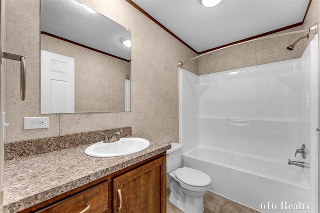 1412 Red Oak Lane, Belmont, MI 49306