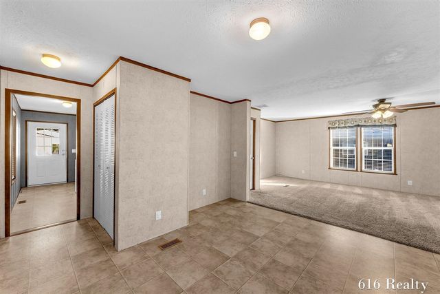 1412 Red Oak Lane, Belmont, MI 49306