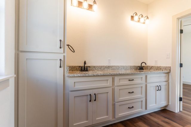 315 String Prairie WAY, Smithville, TX 78957