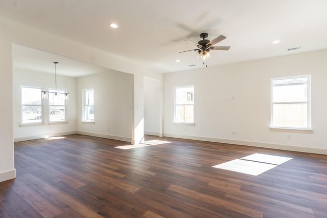 315 String Prairie WAY, Smithville, TX 78957