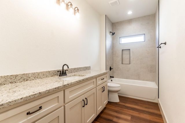 315 String Prairie WAY, Smithville, TX 78957