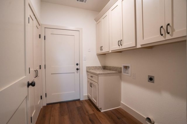 315 String Prairie WAY, Smithville, TX 78957