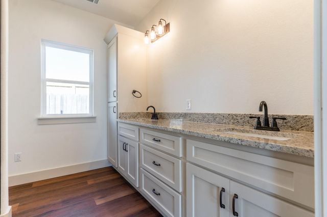 315 String Prairie WAY, Smithville, TX 78957