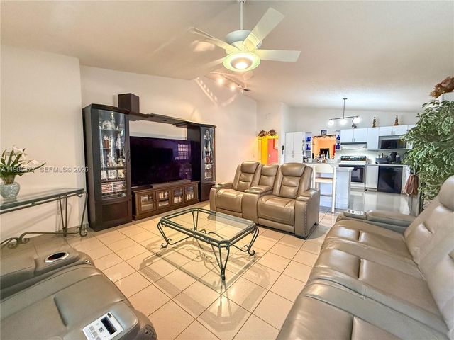 661 NE 4th Pl, Hialeah, FL 33010