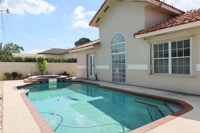 661 NE 4th Pl, Hialeah, FL 33010