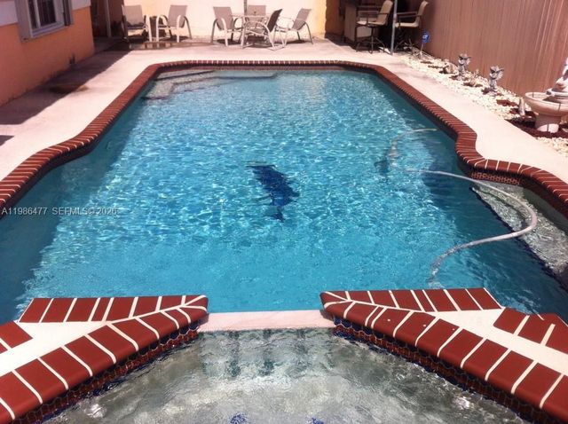 661 NE 4th Pl, Hialeah, FL 33010