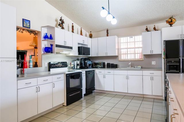 661 NE 4th Pl, Hialeah, FL 33010