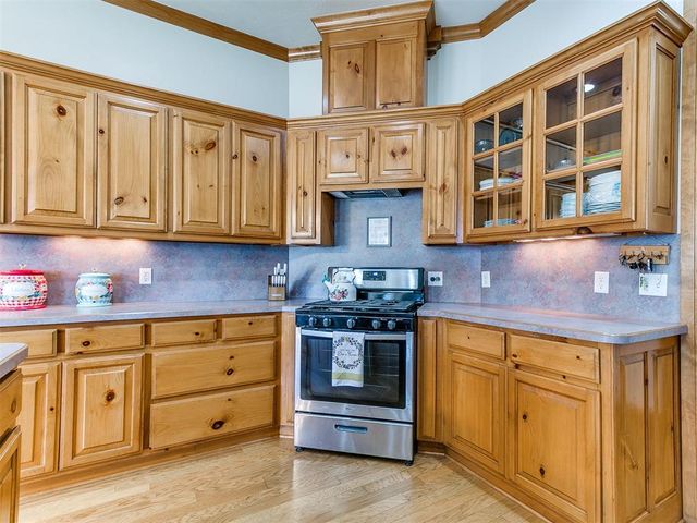 10712 Sundance Drive, Yukon, OK 73099