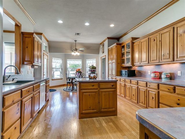 10712 Sundance Drive, Yukon, OK 73099
