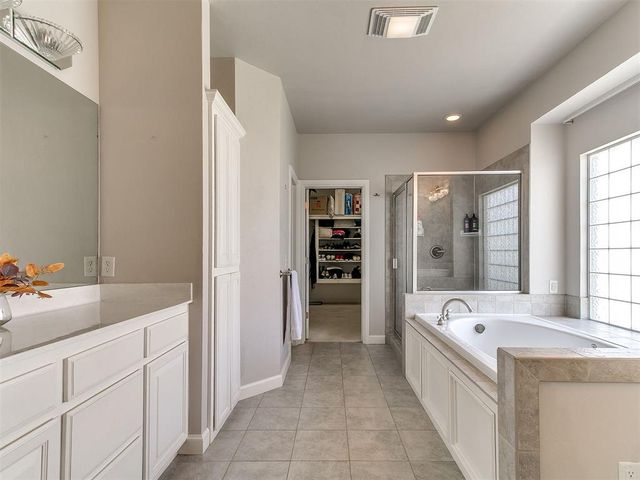 10712 Sundance Drive, Yukon, OK 73099