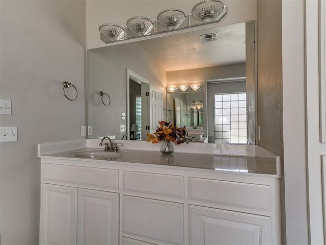 10712 Sundance Drive, Yukon, OK 73099