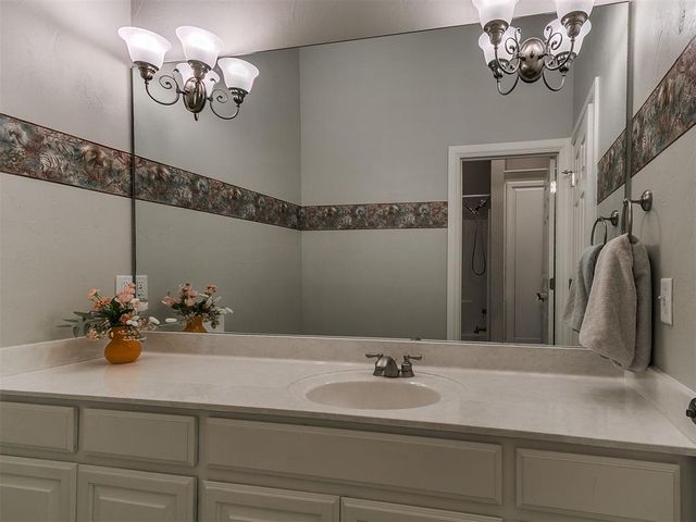10712 Sundance Drive, Yukon, OK 73099