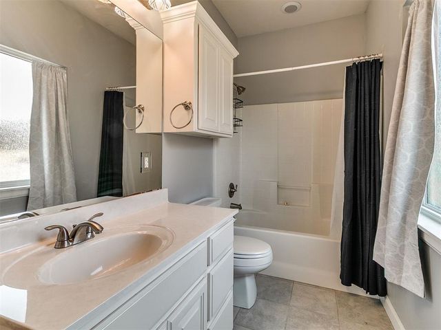 10712 Sundance Drive, Yukon, OK 73099