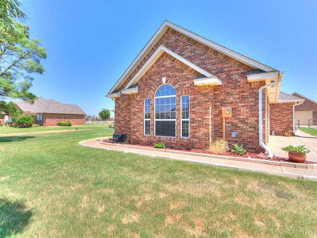 10712 Sundance Drive, Yukon, OK 73099