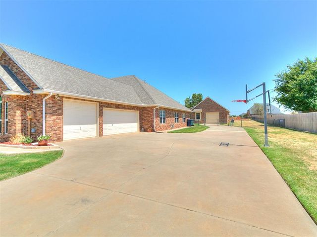 10712 Sundance Drive, Yukon, OK 73099