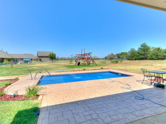 10712 Sundance Drive, Yukon, OK 73099