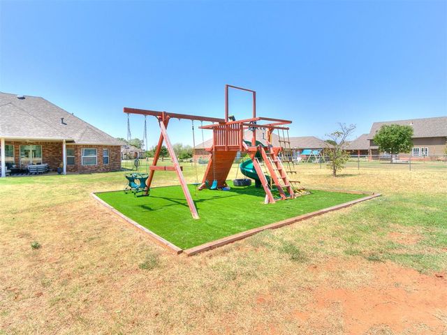 10712 Sundance Drive, Yukon, OK 73099