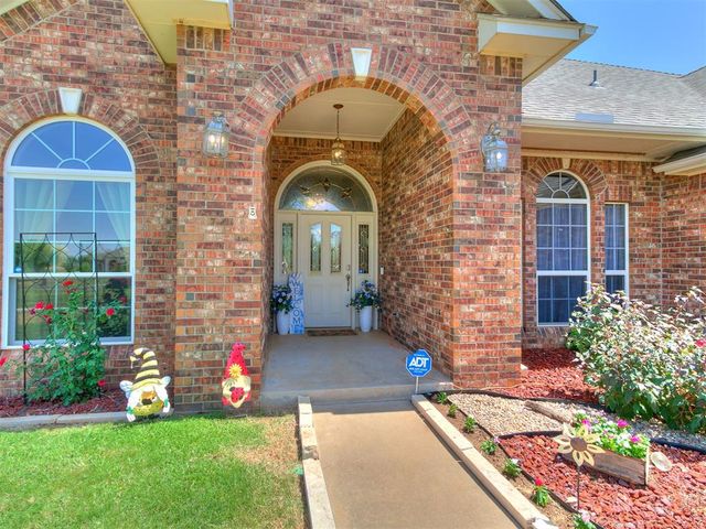 10712 Sundance Drive, Yukon, OK 73099