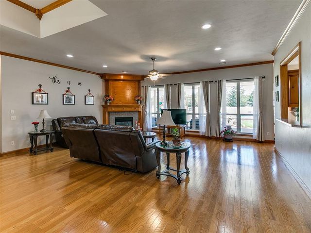 10712 Sundance Drive, Yukon, OK 73099