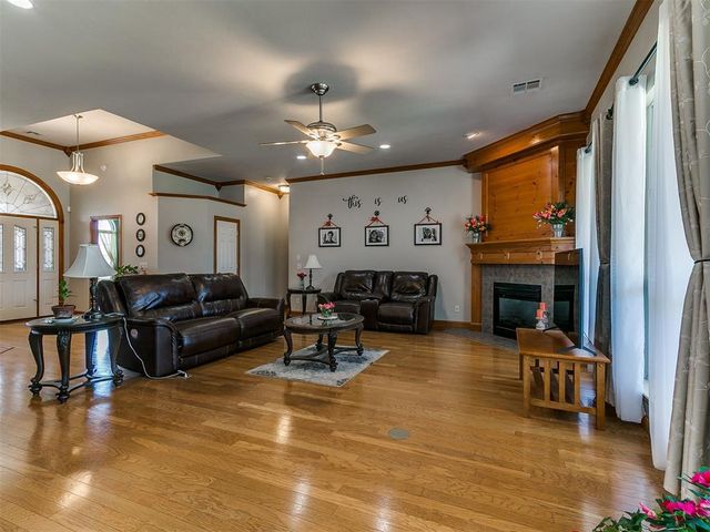 10712 Sundance Drive, Yukon, OK 73099