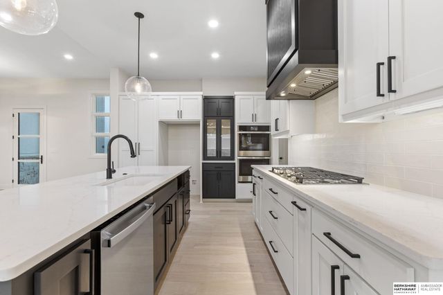 21109 Atwood Avenue, Elkhorn, NE 68022