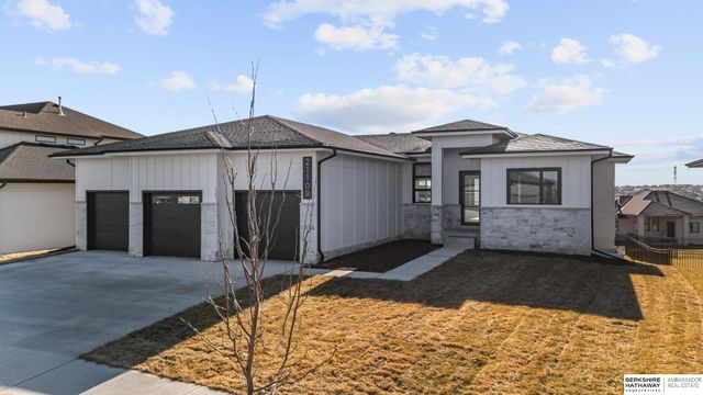 21109 Atwood Avenue, Elkhorn, NE 68022