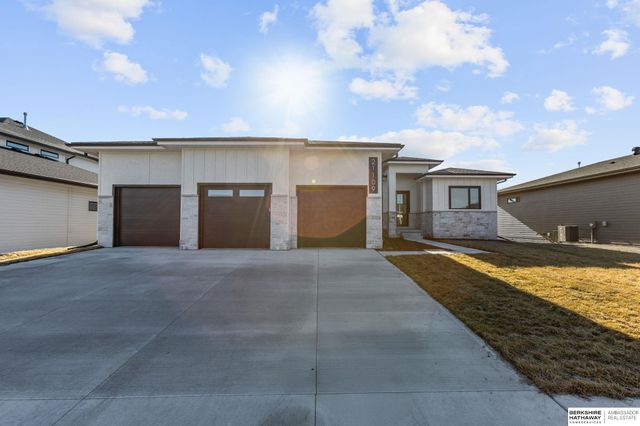 21109 Atwood Avenue, Elkhorn, NE 68022