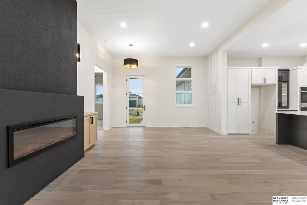 21109 Atwood Avenue, Elkhorn, NE 68022