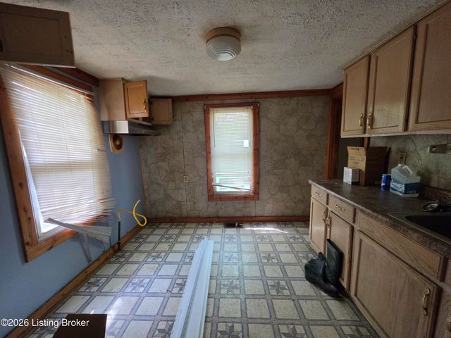 3618 Larkwood Ave, Louisville, KY 40212