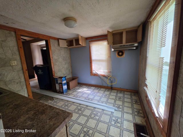 3618 Larkwood Ave, Louisville, KY 40212